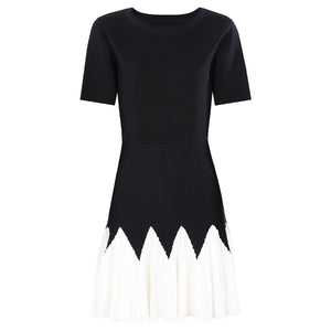 Fabricant de robes sur mesure : Nouvelle robe en maille contrastante noire et blanche 2025, jupe plissée ondulée, taille ajustée, jupe trapèze ajustée