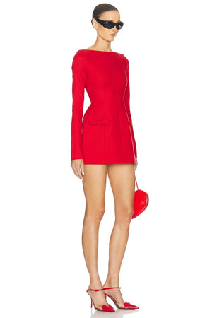 Introducing the Mini Dress Liza - a timeless piece that exudes elegance and sophistication. Crafted from premium materials, this dress features a flattering silhouet