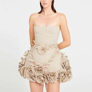 Elevate your style with Solid Party Patchwork Dress. The elegant design features a slimming silhouette, bold prints, and a flattering strapless neckline. Perfect for