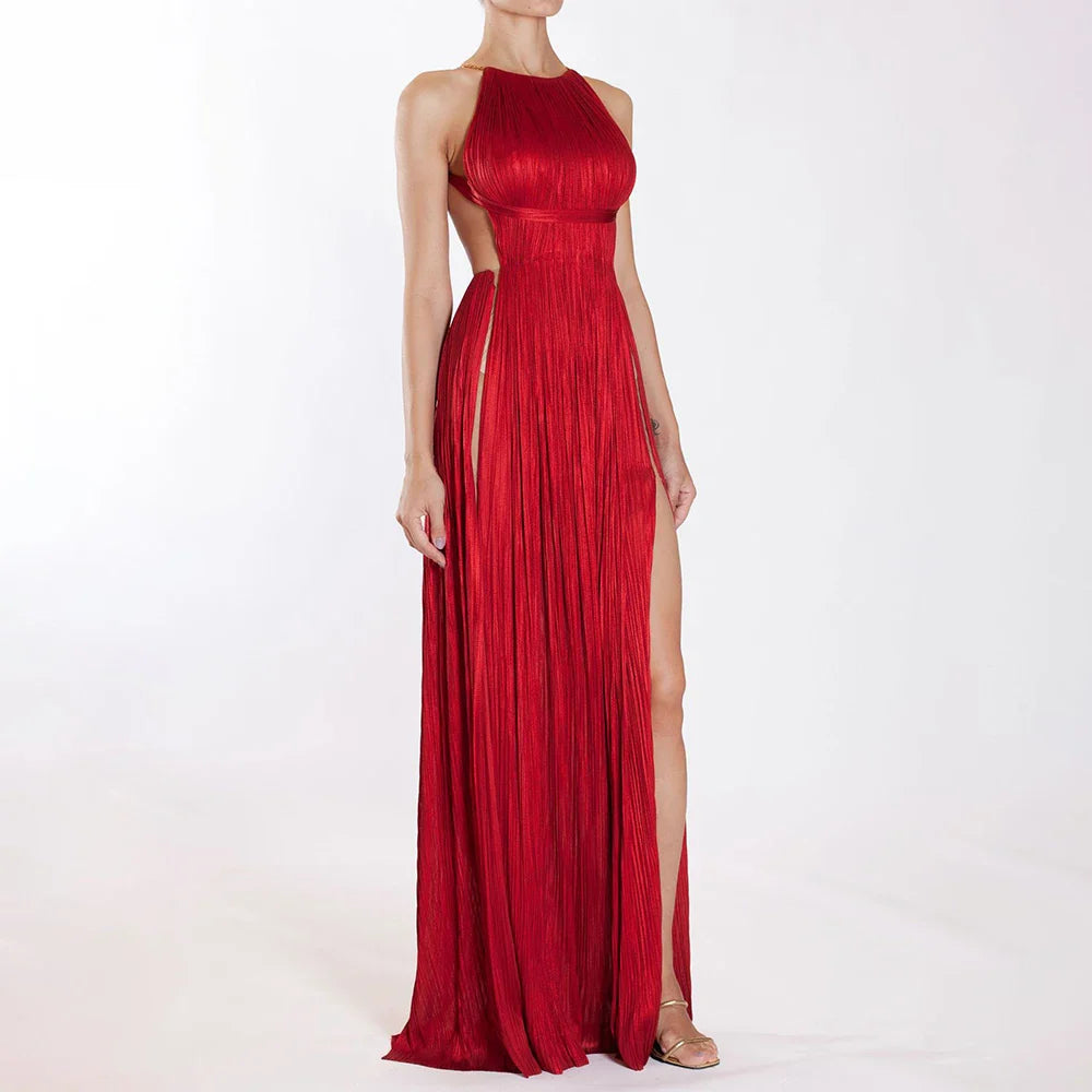 Maxi Dress Milana with halter neckline and backless design in solid color.