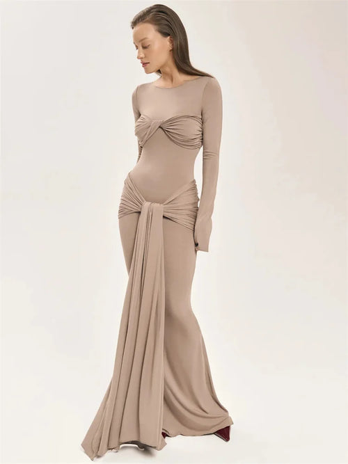 Become a trendsetter with our Oslo Maxi Dress! This bold and adventurous dress features a unique patchwork twist design, flattering slim fit, and long sleeves for a 