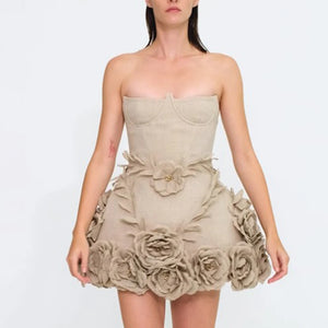 Elevate your style with Solid Party Patchwork Dress. The elegant design features a slimming silhouette, bold prints, and a flattering strapless neckline. Perfect for