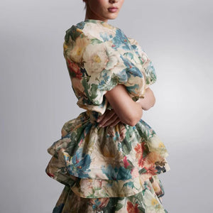 Indulge in exquisite fashion with our Hit Printing Dresses. The round neck and puff sleeves elevate the elegance, while the high waist and loose fit provide comfort 