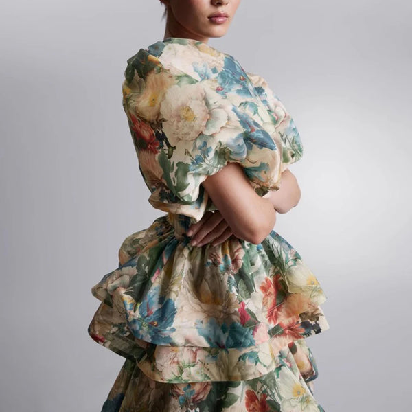 Indulge in exquisite fashion with our Hit Printing Dresses. The round neck and puff sleeves elevate the elegance, while the high waist and loose fit provide comfort 