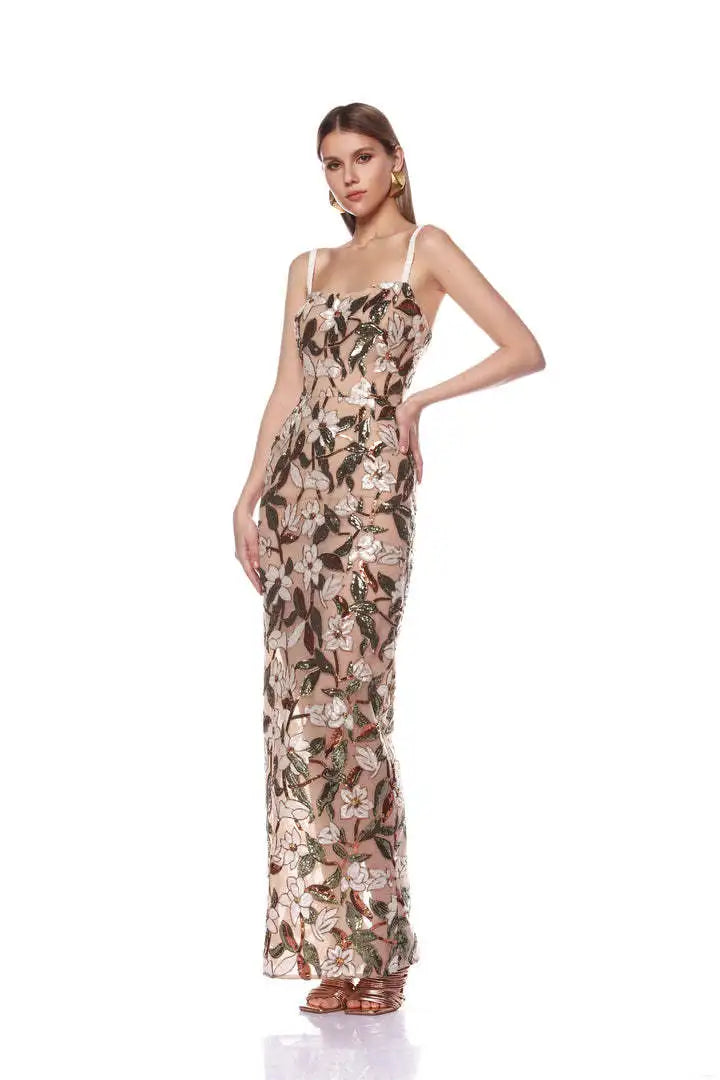 Maxi Dress Sariah with off-shoulder and 3D flower patchwork design.