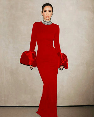 This black bandage dress features elegant flare sleeves and sparkling diamonds, adding a touch of luxury to any evening party or cocktail event. Designed for the sop