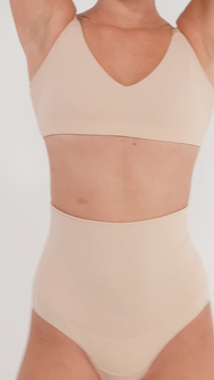 Hochtaillierter, figurformender String-Tanga 